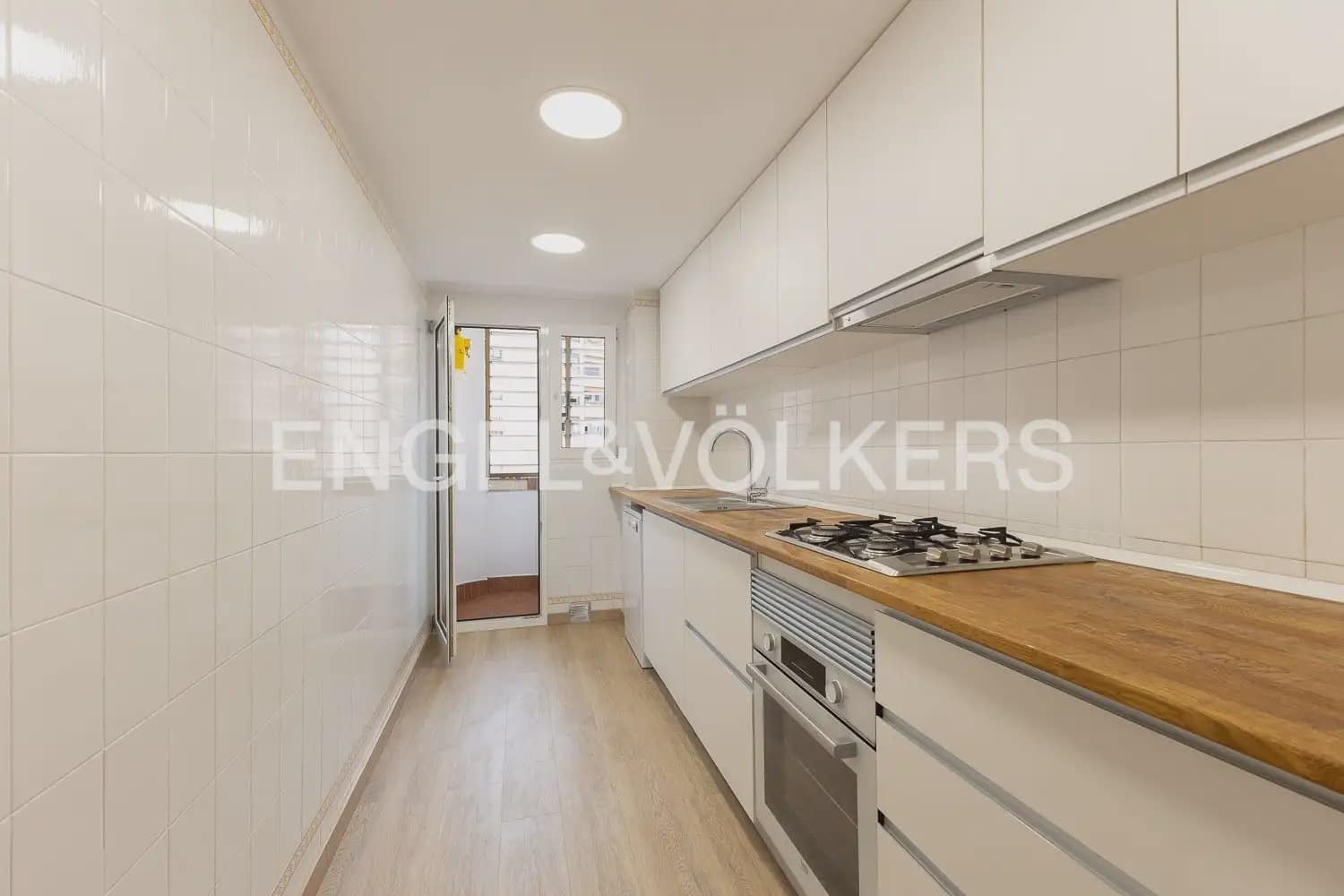 Appartement de 3 chambres à louer à Valence ville avec garage - 1 900 € (Ref: 10054474)