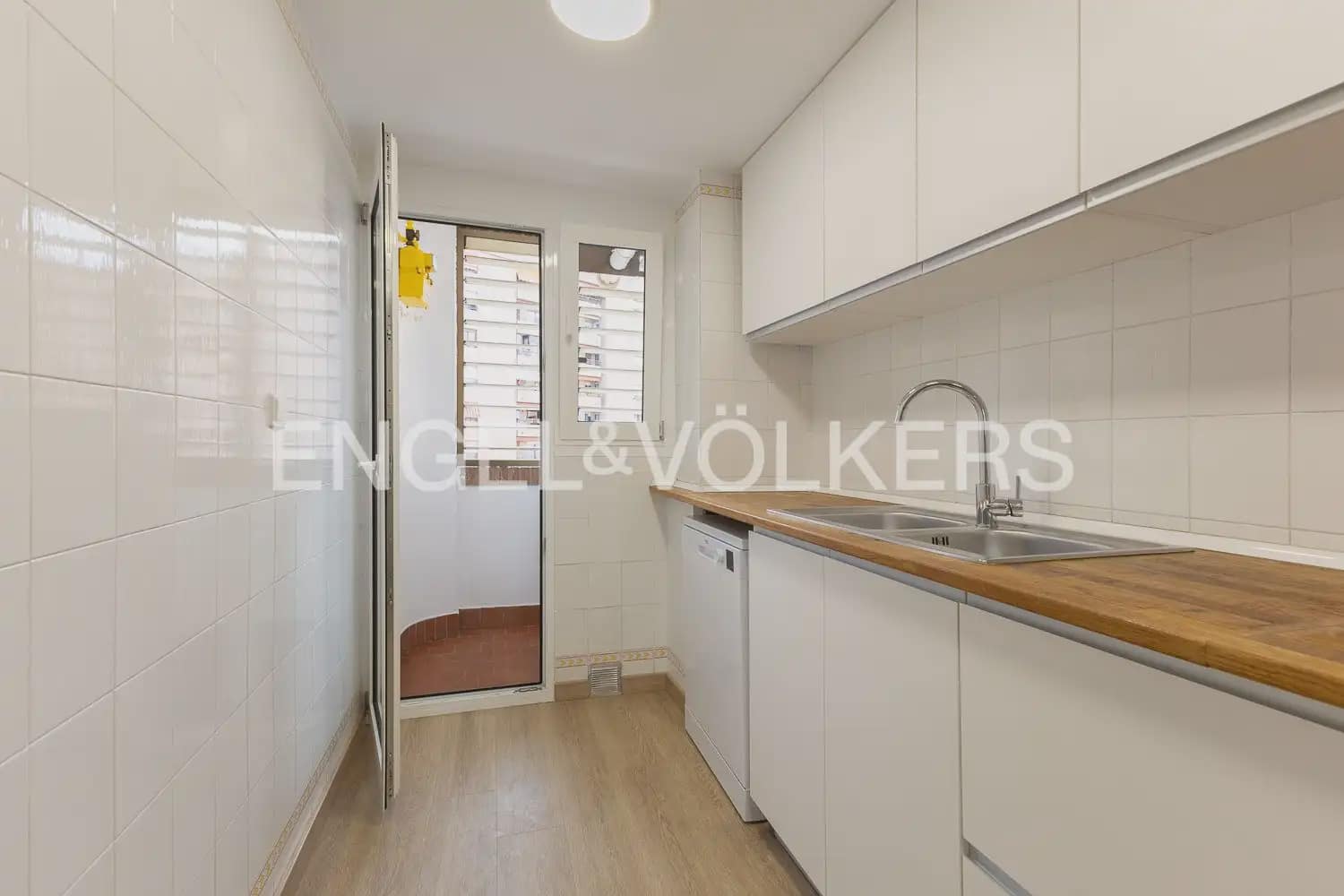 Appartement de 3 chambres à louer à Valence ville avec garage - 1 900 € (Ref: 10054474)