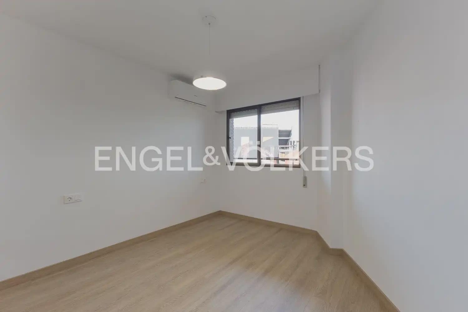Appartement de 3 chambres à louer à Valence ville avec garage - 1 900 € (Ref: 10054474)