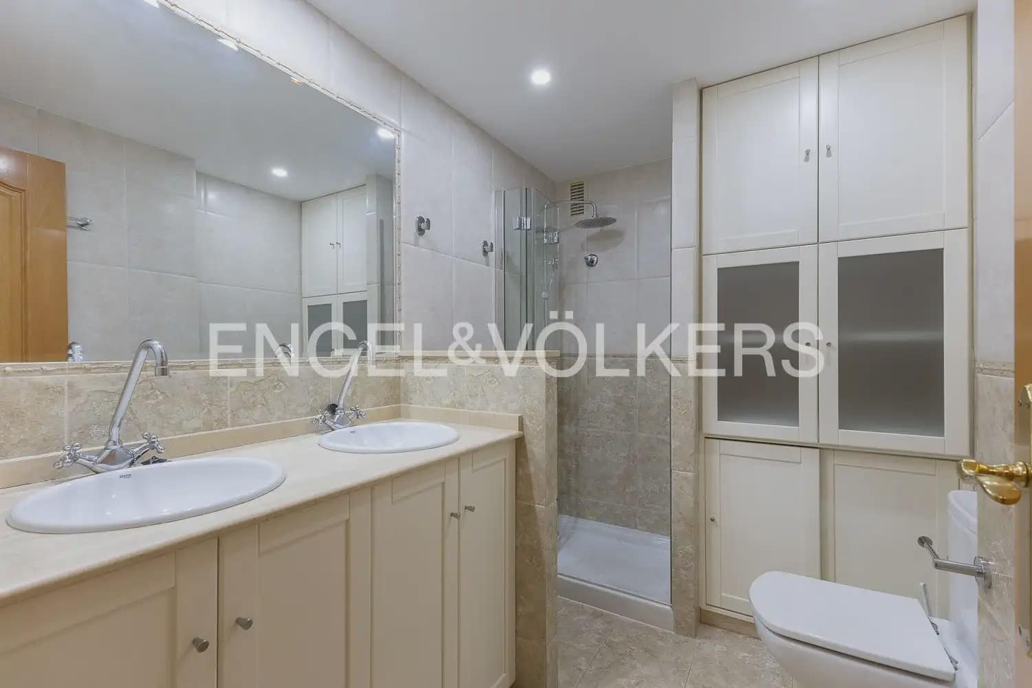Appartement de 3 chambres à louer à Valence ville avec garage - 1 900 € (Ref: 10054474)