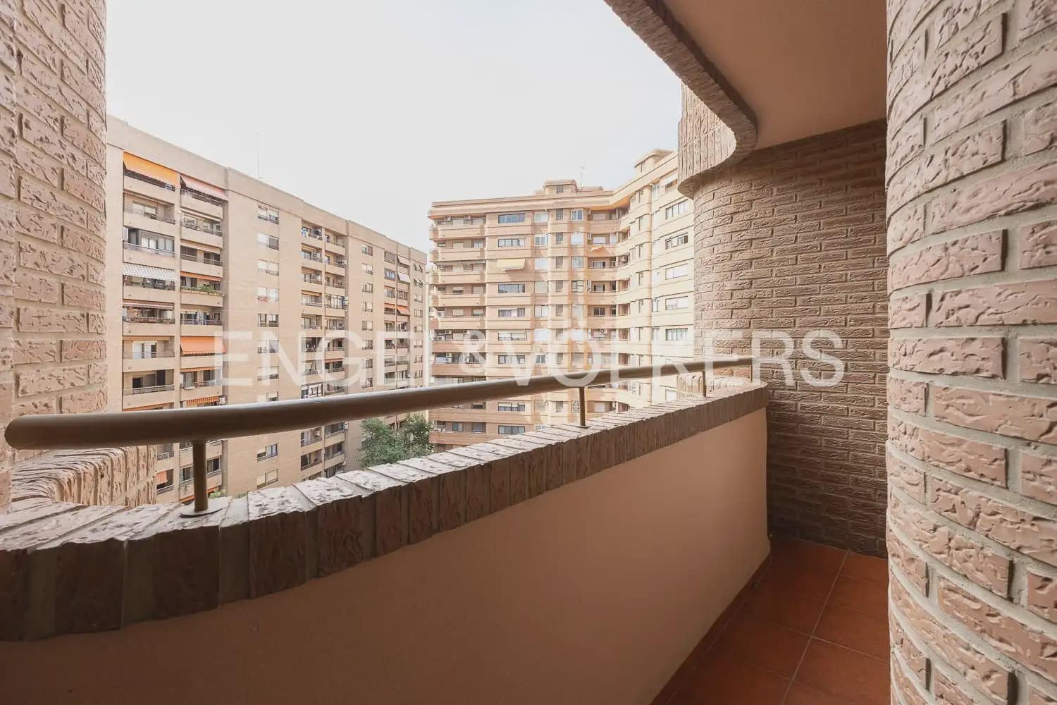 Appartement de 3 chambres à louer à Valence ville avec garage - 1 900 € (Ref: 10054474)