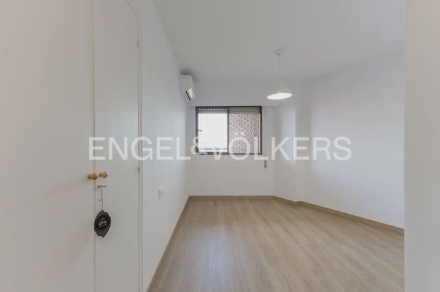 Appartement de 3 chambres à louer à Mestalla, Valence ville avec garage - 1 900 € (Ref: 10054474)