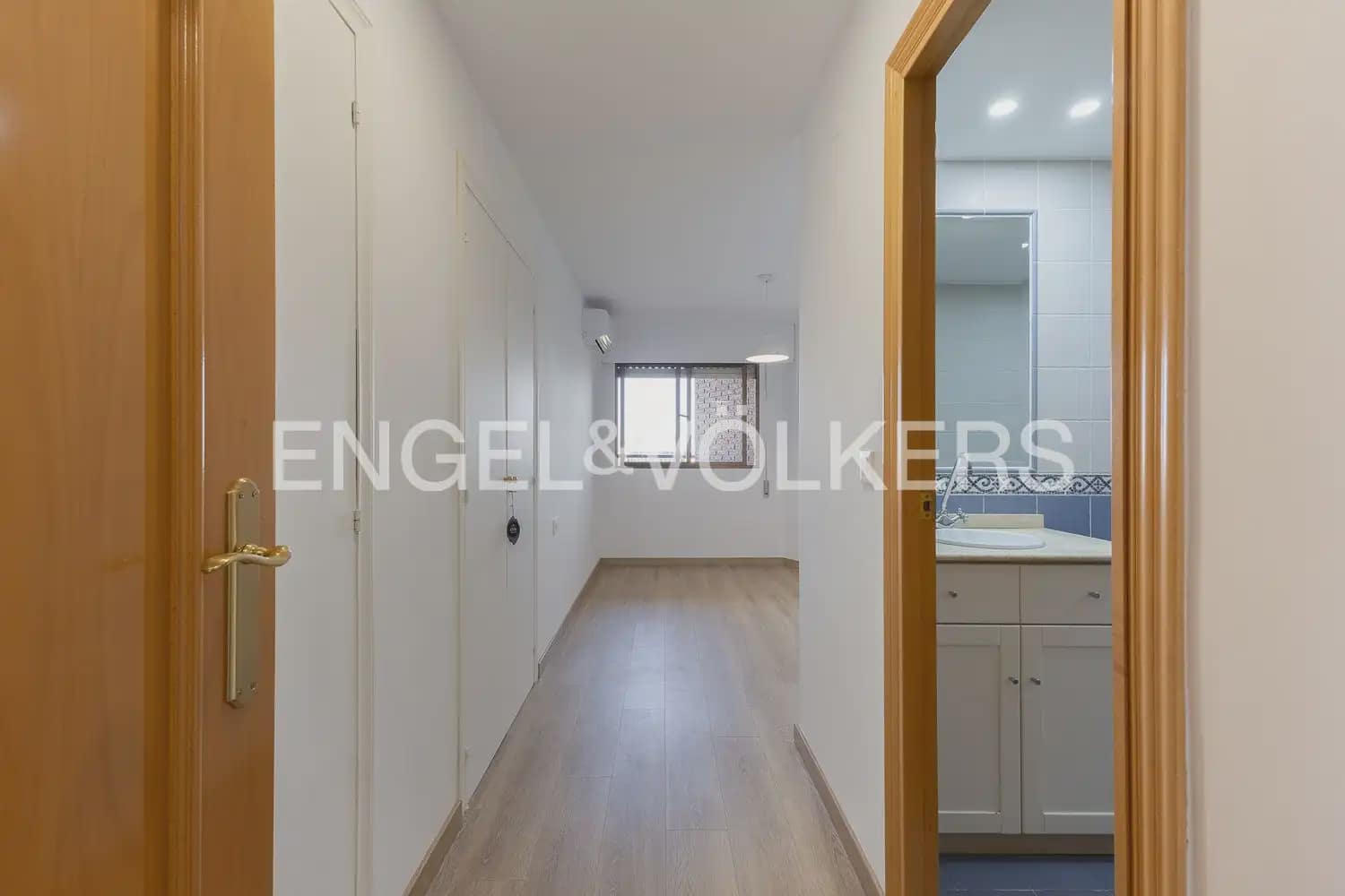 Appartement de 3 chambres à louer à Valence ville avec garage - 1 900 € (Ref: 10054474)