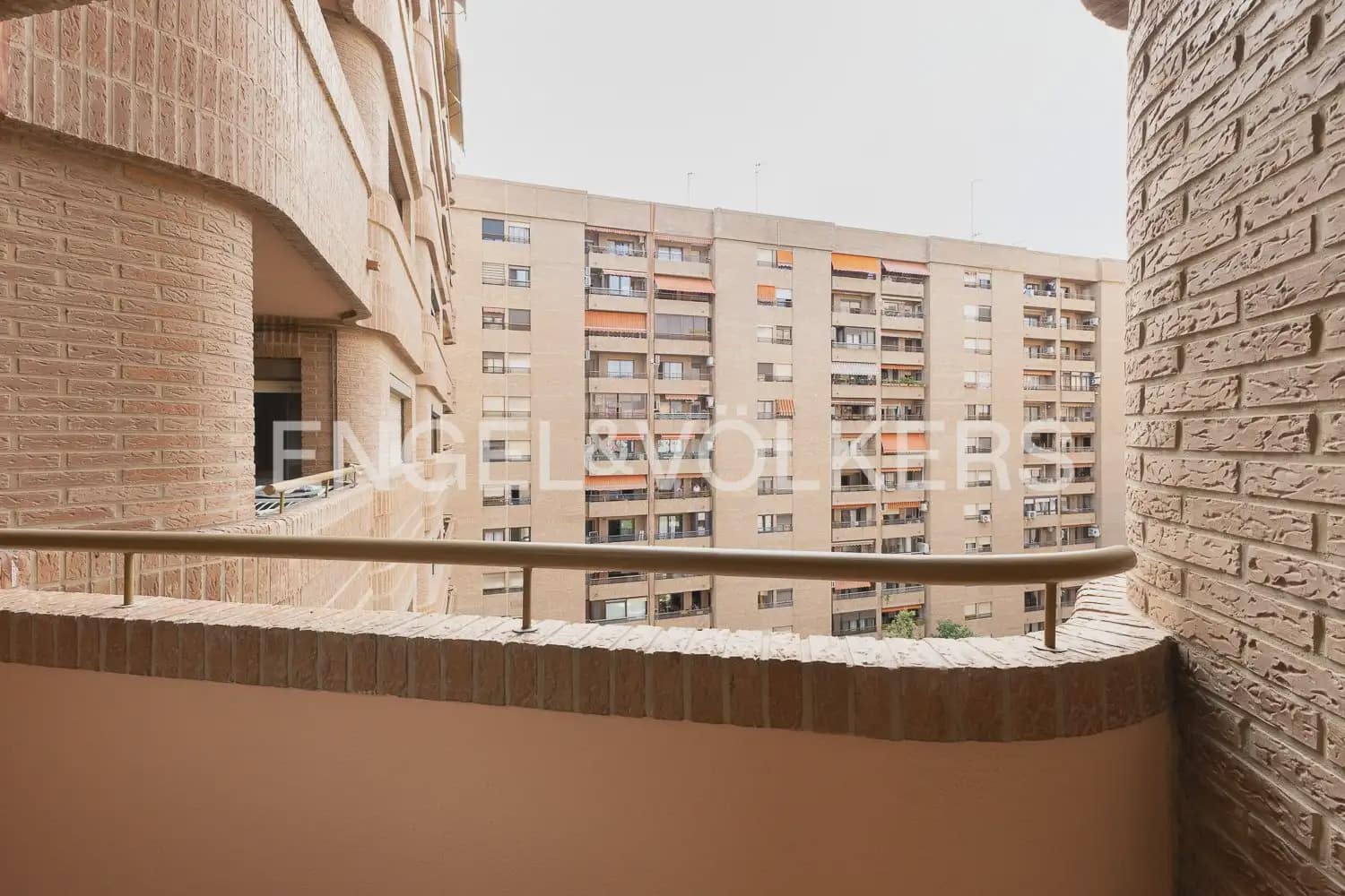 Appartement de 3 chambres à louer à Valence ville avec garage - 1 900 € (Ref: 10054474)