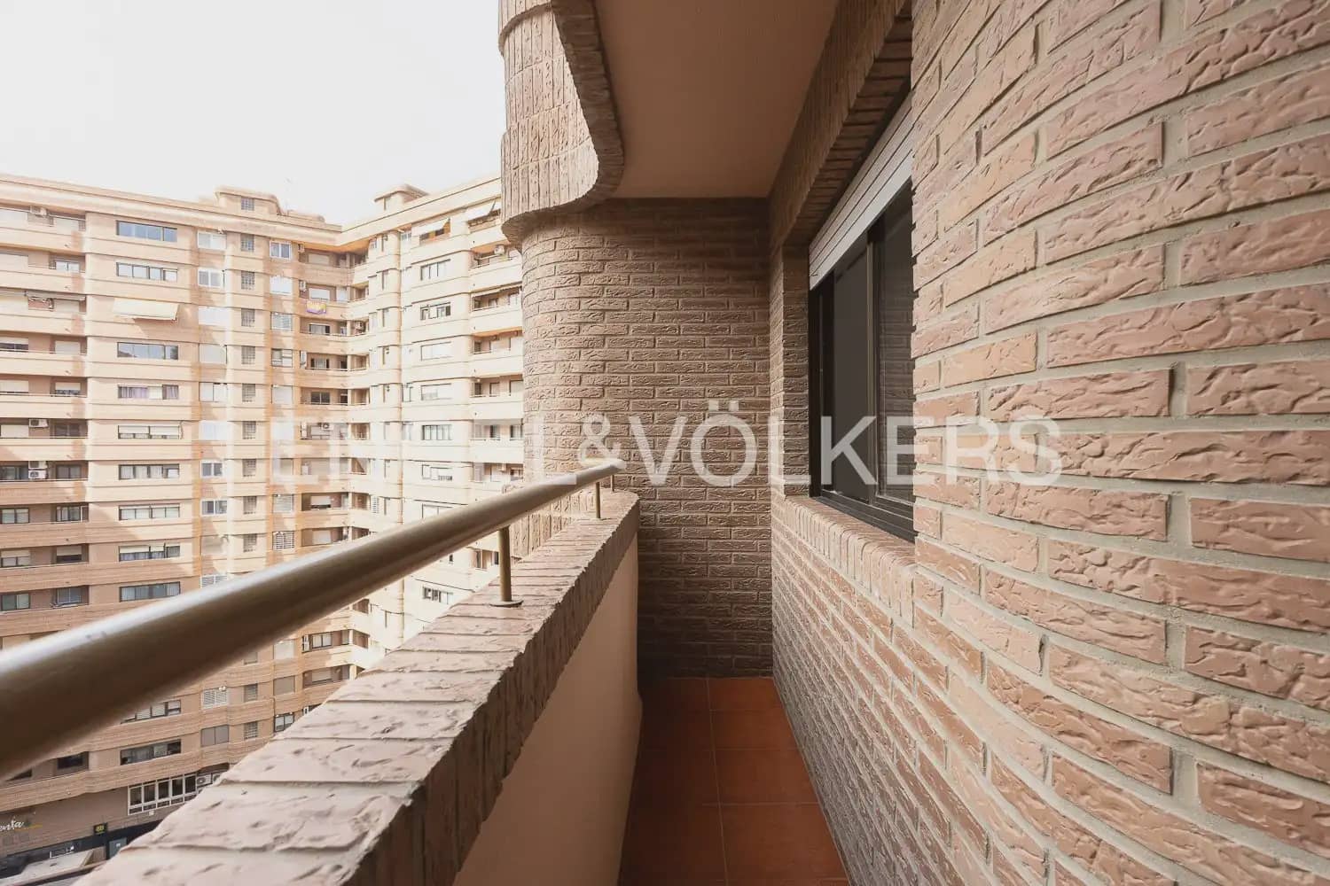 Appartement de 3 chambres à louer à Valence ville avec garage - 1 900 € (Ref: 10054474)