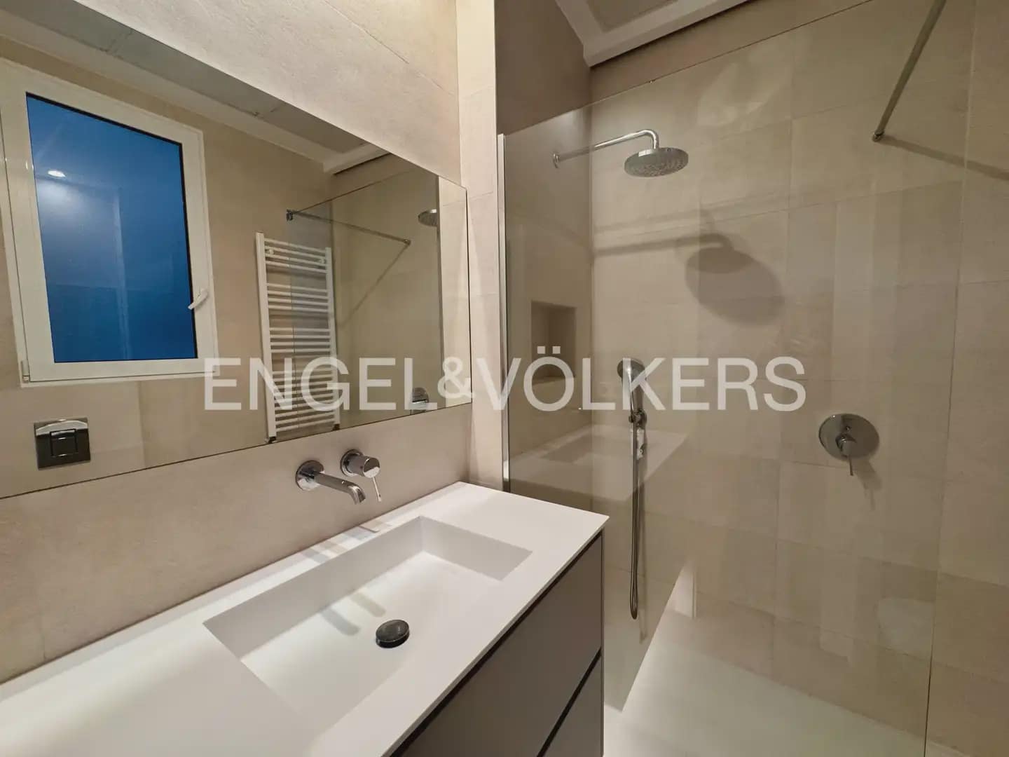 3 slaapkamer Flat te huur in Valencia stad - € 2.500 (Ref: 10055611)