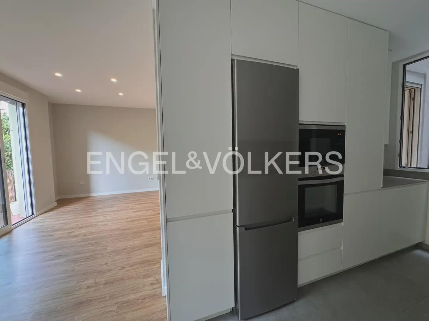 3 slaapkamer Flat te huur in Valencia stad - € 2.500 (Ref: 10055611)