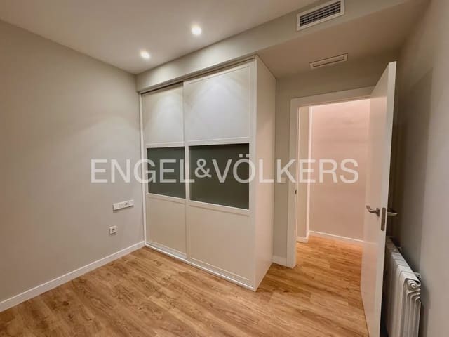 3 slaapkamer Flat te huur in Exposicio, Valencia stad - € 2.500 (Ref: 10055611)