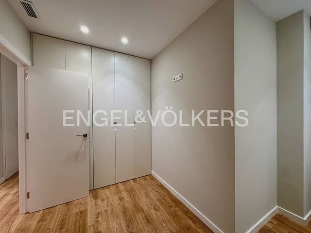 3 slaapkamer Flat te huur in Exposicio, Valencia stad - € 2.500 (Ref: 10055611)