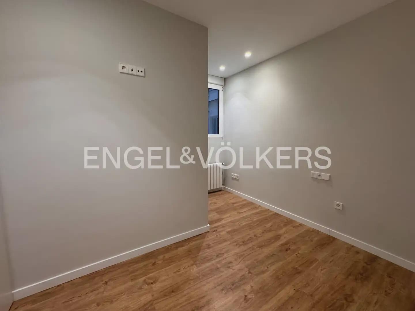3 slaapkamer Flat te huur in Valencia stad - € 2.500 (Ref: 10055611)