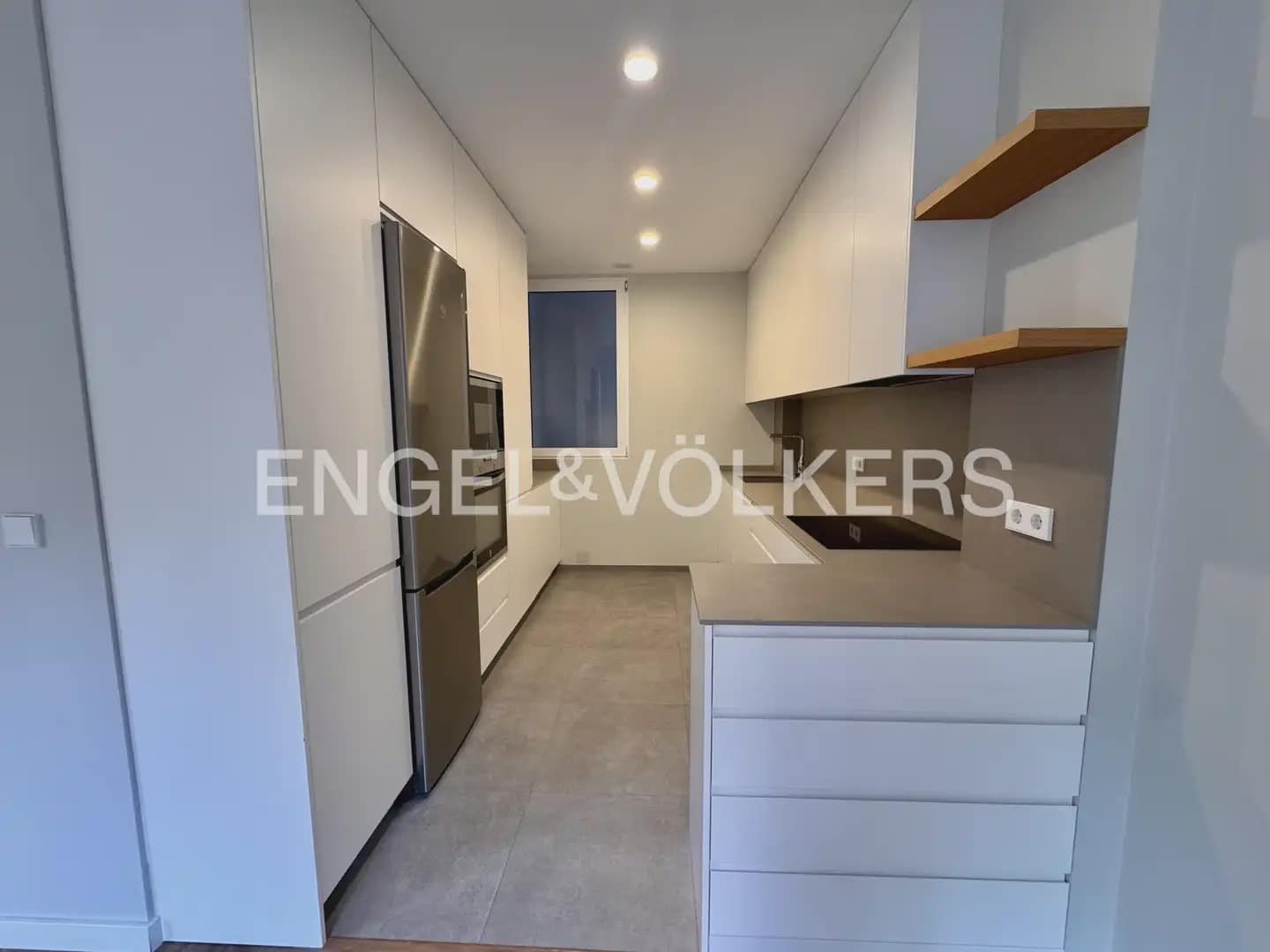 3 slaapkamer Flat te huur in Valencia stad - € 2.500 (Ref: 10055611)