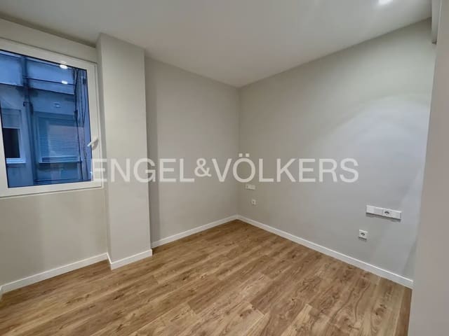 3 slaapkamer Flat te huur in Exposicio, Valencia stad - € 2.500 (Ref: 10055611)