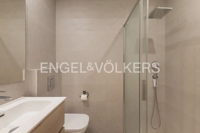 Appartement de 3 chambres à louer à Exposicio, Valence ville - 2 500 € (Ref: 10055611)