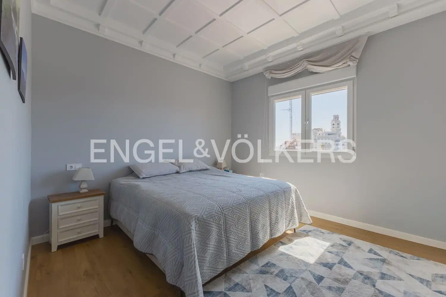 4 slaapkamer Flat te huur in Valencia stad - € 4.200 (Ref: 10055612)