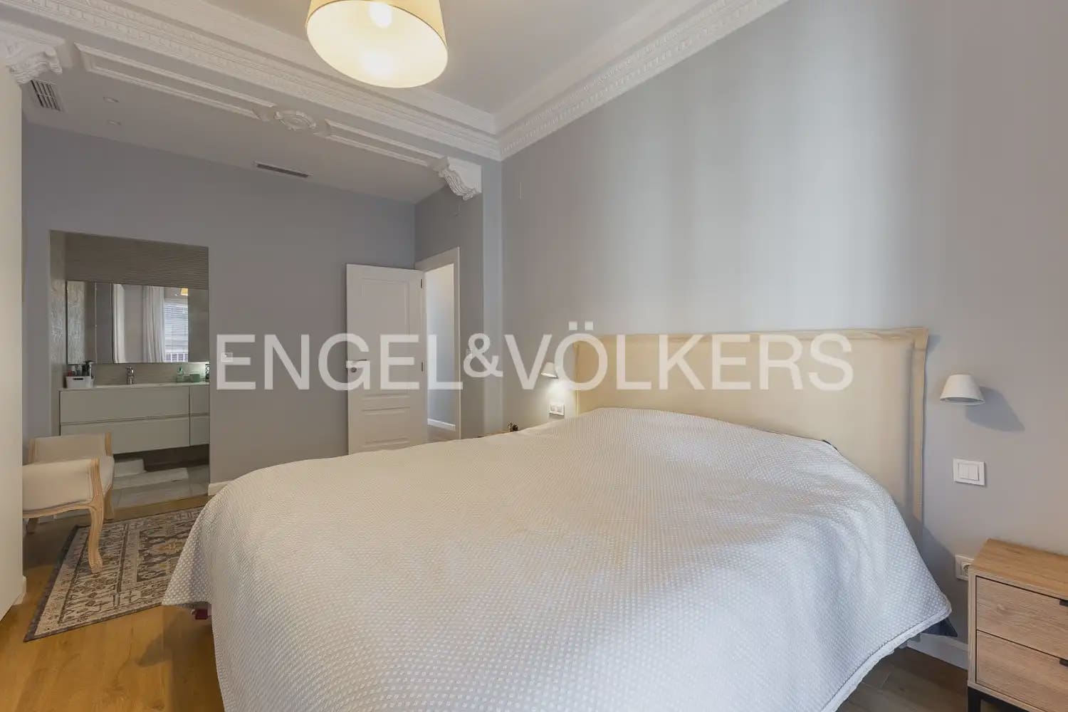 4 slaapkamer Flat te huur in Valencia stad - € 4.200 (Ref: 10055612)