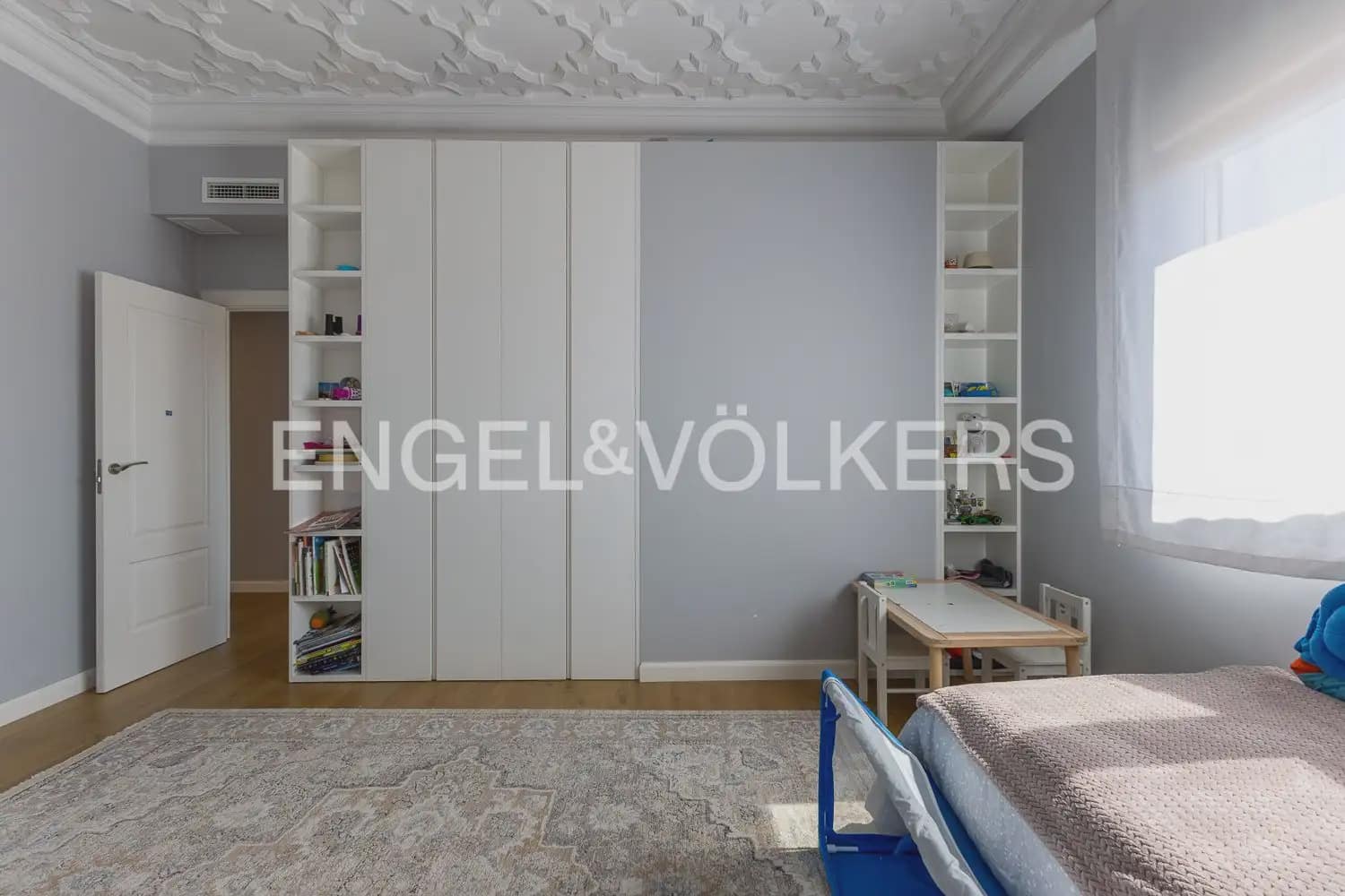 4 slaapkamer Flat te huur in Valencia stad - € 4.200 (Ref: 10055612)