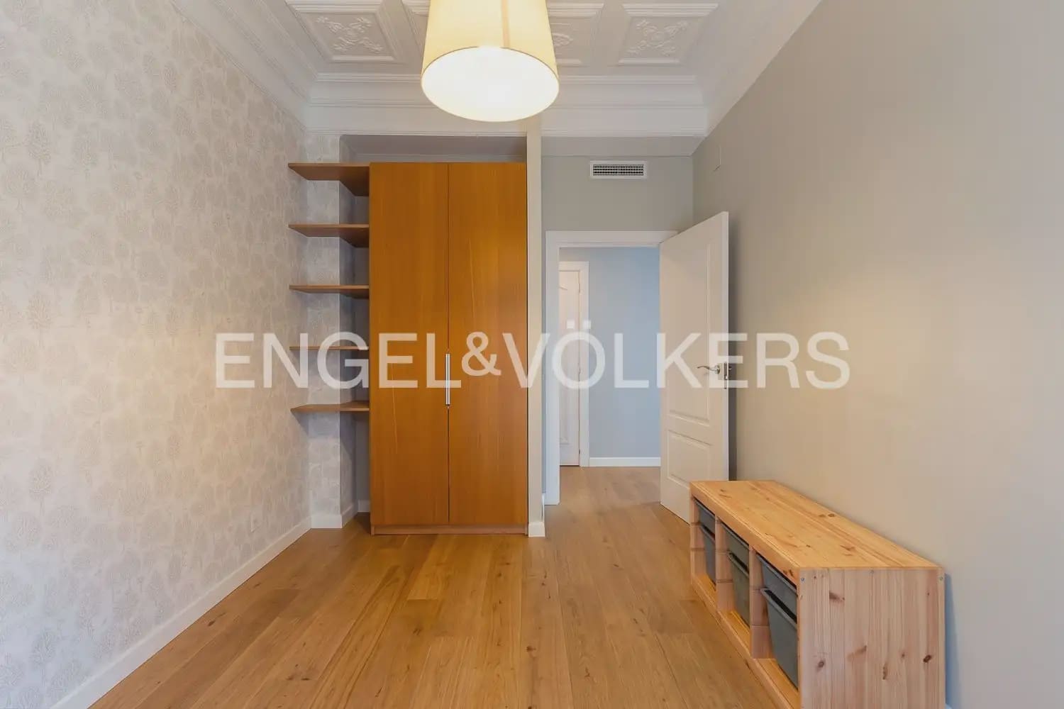 4 slaapkamer Flat te huur in Valencia stad - € 4.200 (Ref: 10055612)