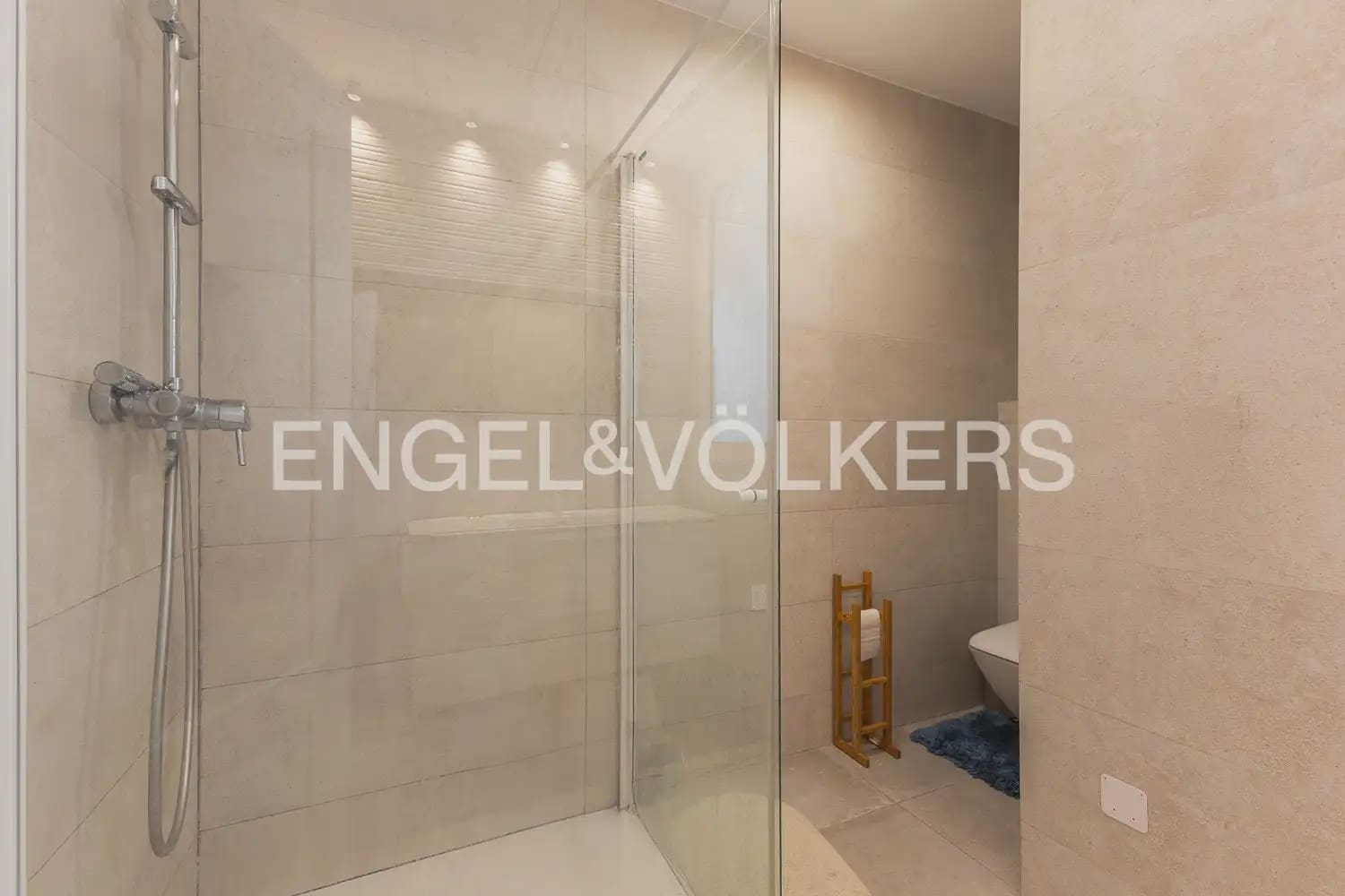 4 slaapkamer Flat te huur in Valencia stad - € 4.200 (Ref: 10055612)