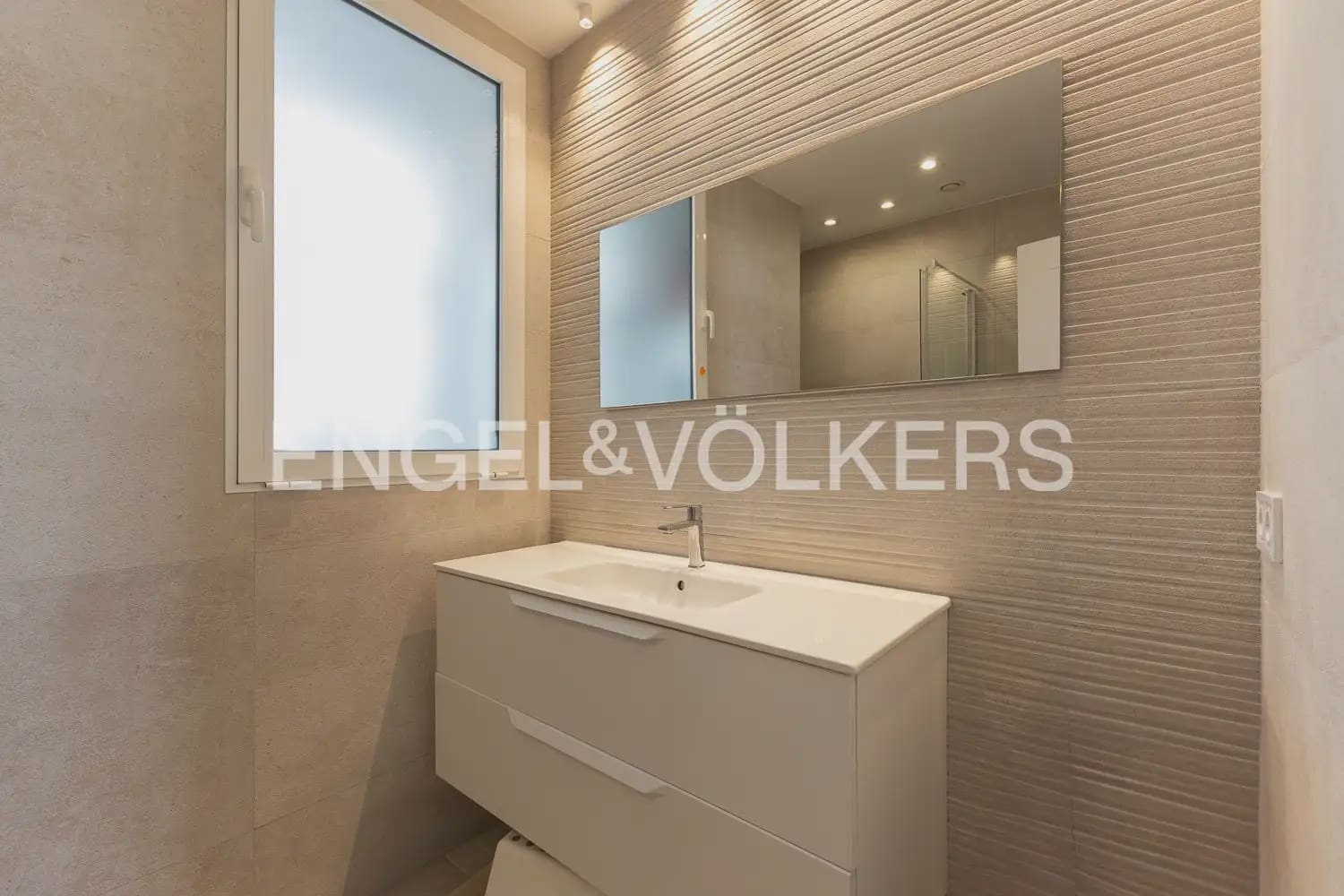 4 slaapkamer Flat te huur in Valencia stad - € 4.200 (Ref: 10055612)
