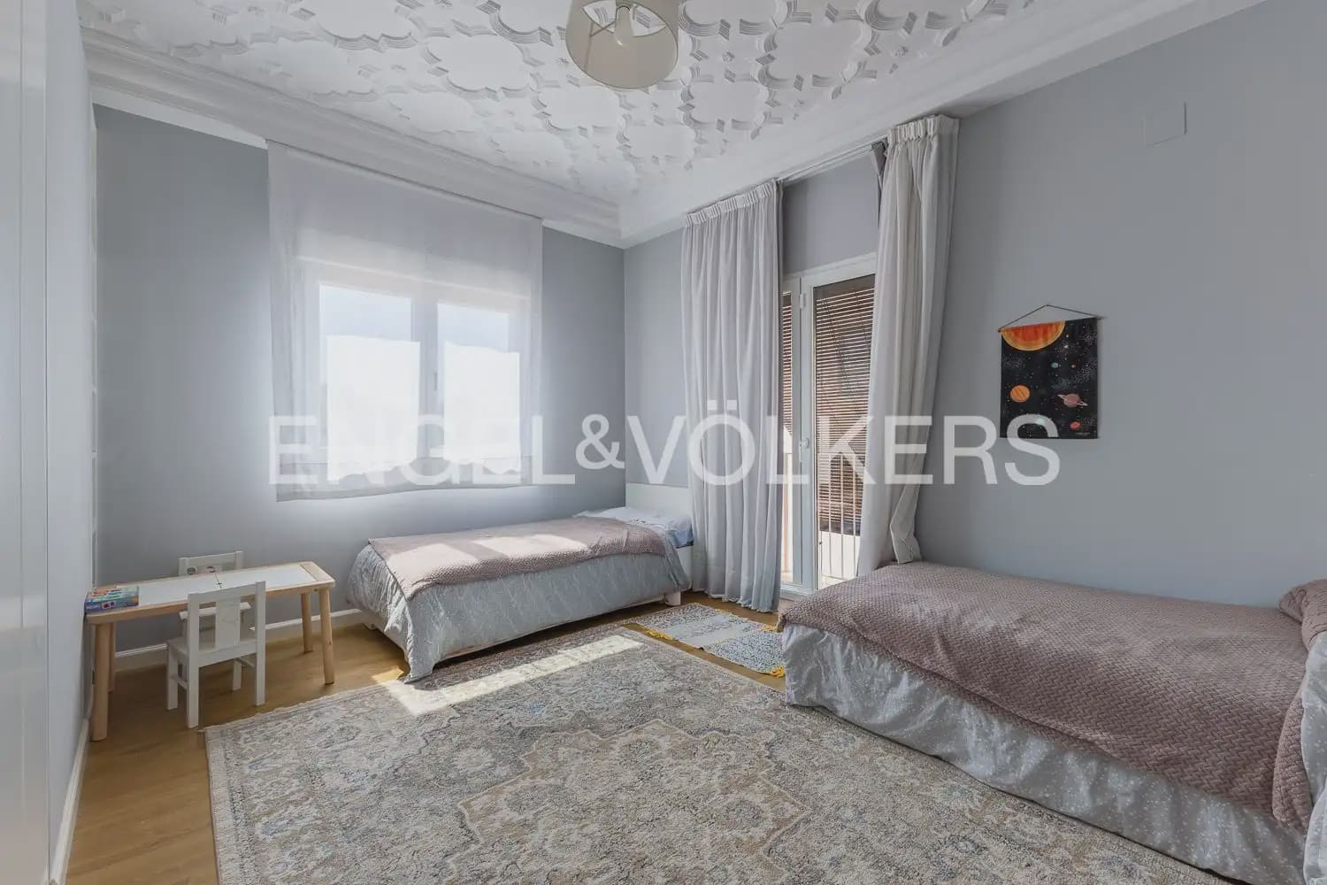 4 slaapkamer Flat te huur in Valencia stad - € 4.200 (Ref: 10055612)
