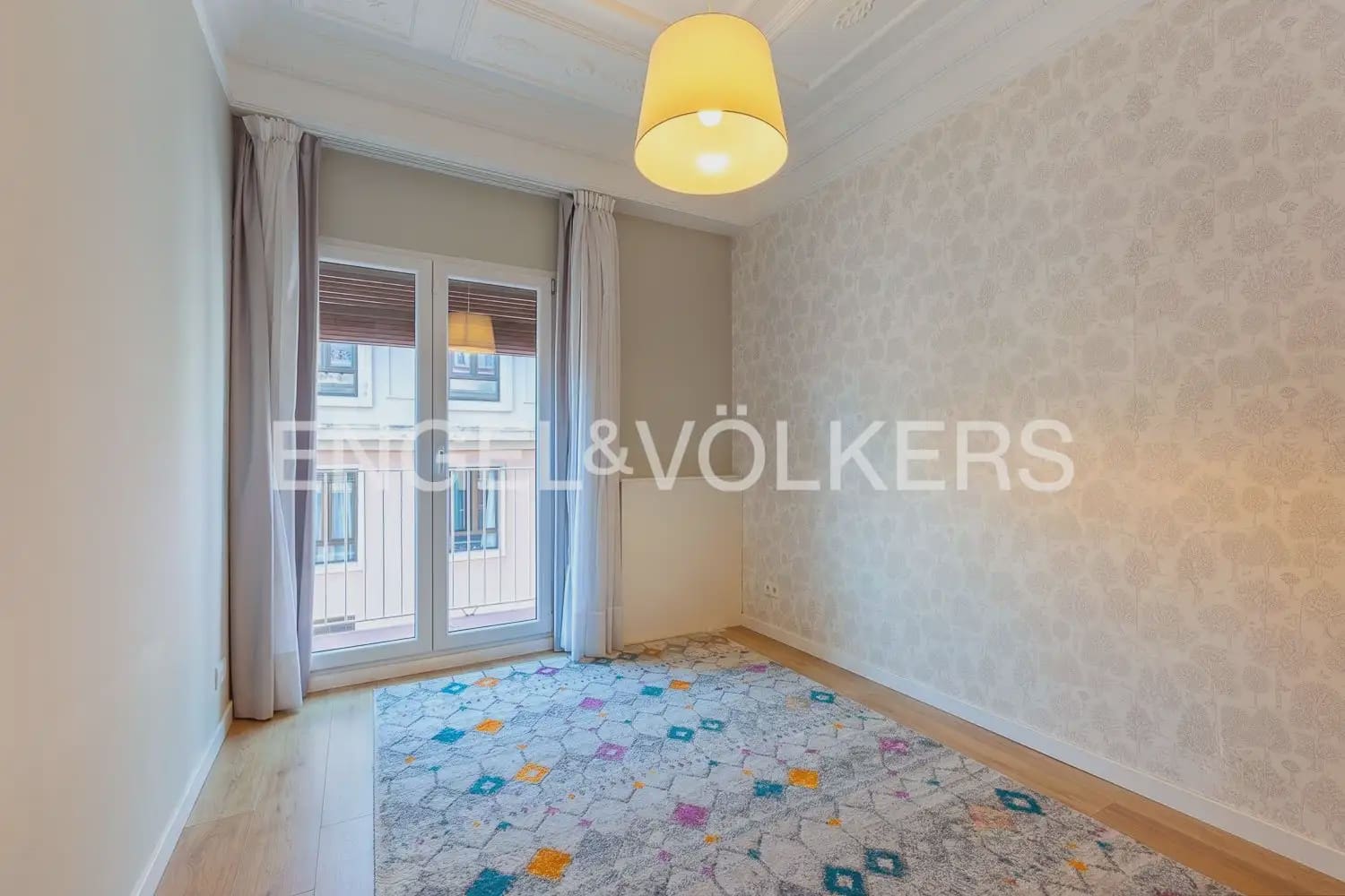 4 slaapkamer Flat te huur in Valencia stad - € 4.200 (Ref: 10055612)