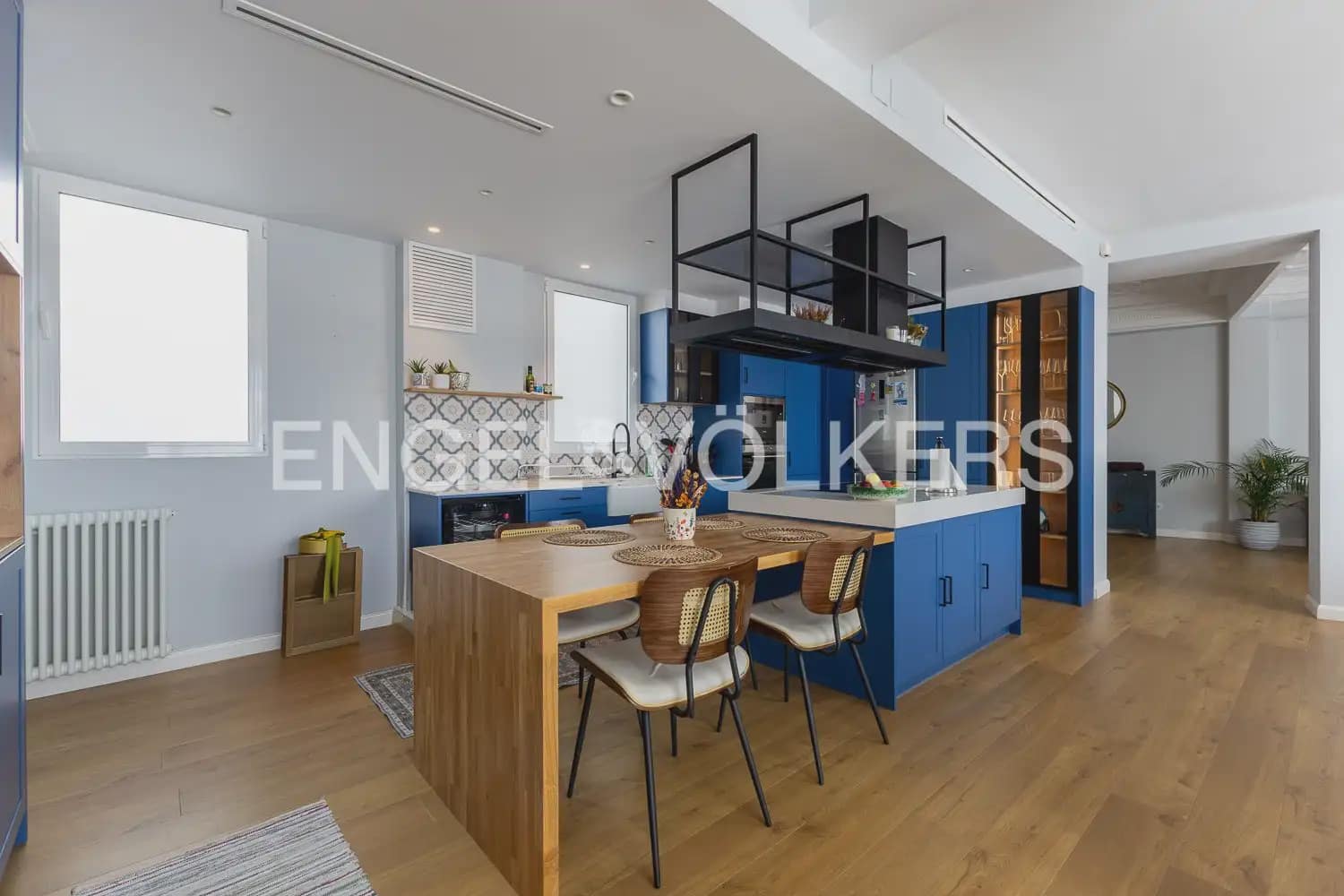 4 slaapkamer Flat te huur in Valencia stad - € 4.200 (Ref: 10055612)