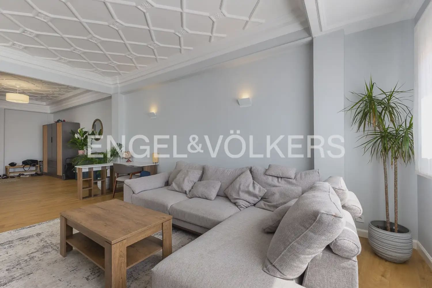 4 slaapkamer Flat te huur in Valencia stad - € 4.200 (Ref: 10055612)