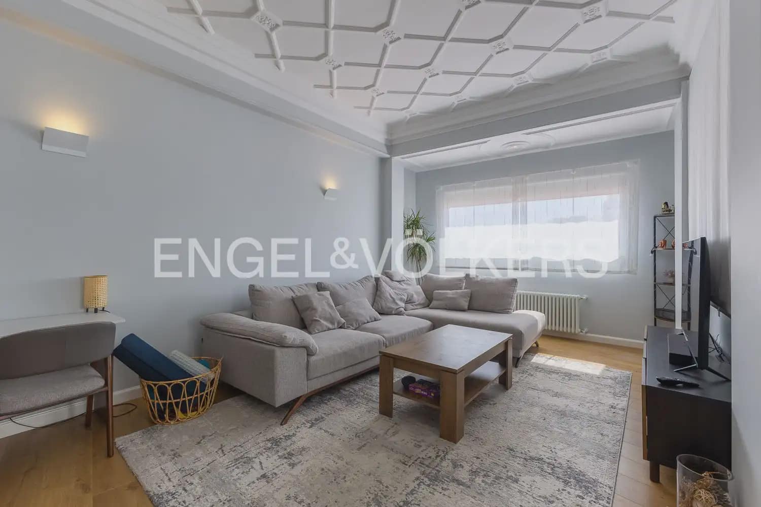 4 slaapkamer Flat te huur in Valencia stad - € 4.200 (Ref: 10055612)