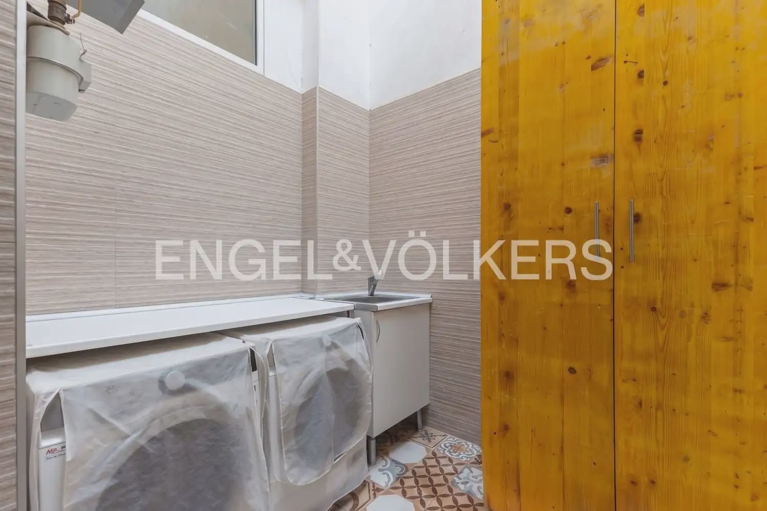 3 slaapkamer Flat te koop in Valencia stad - € 1.850.000 (Ref: 10057836)