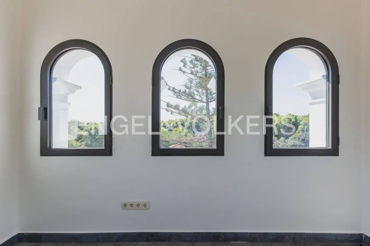 5 soveværelse Villa til leje i Godella med swimmingpool garage - € 22.000 (Ref: 10057837)