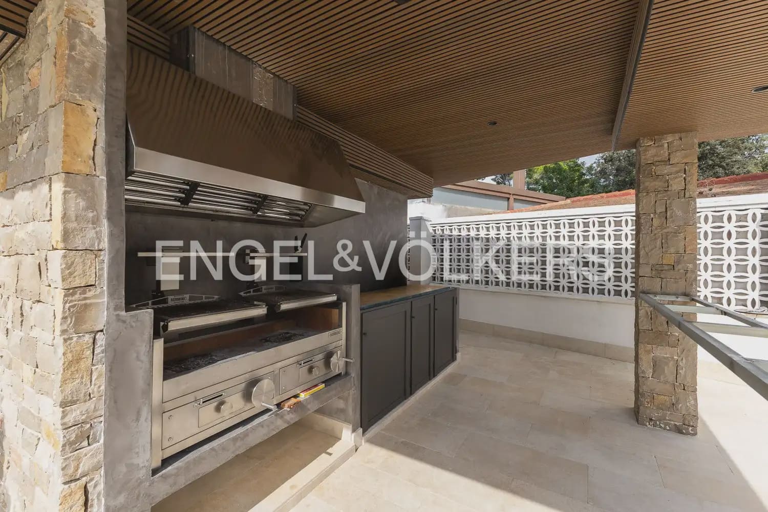 5 soveværelse Villa til leje i Godella med swimmingpool garage - € 22.000 (Ref: 10057837)