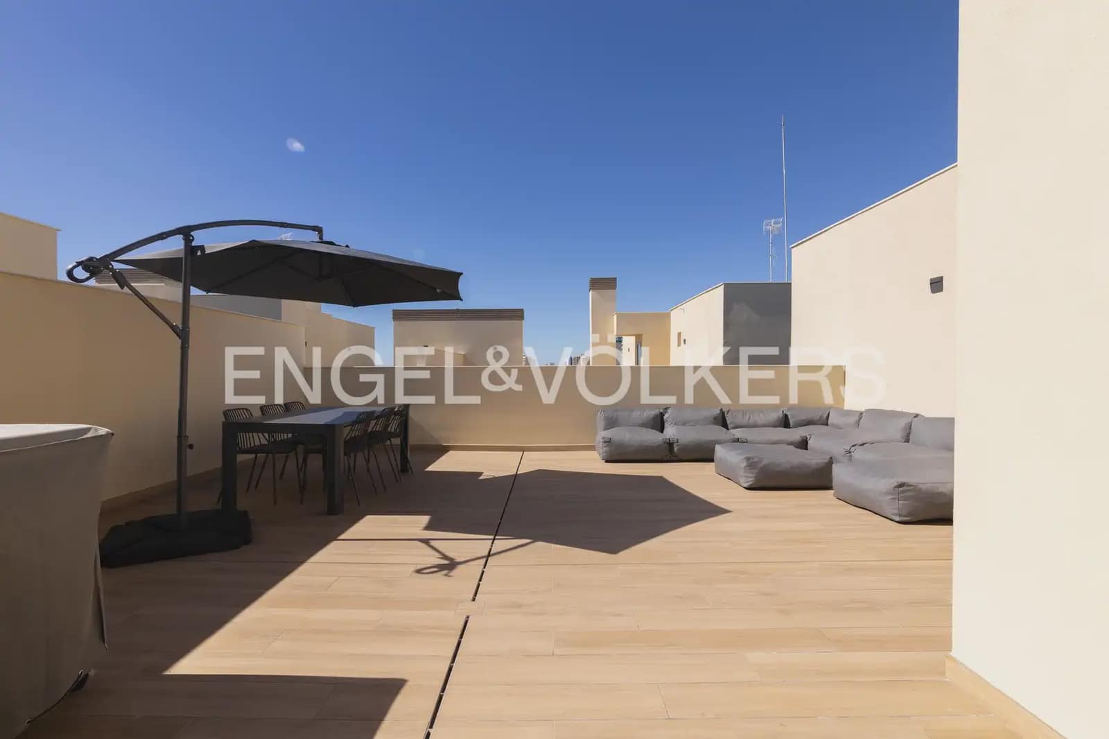 3 soveværelse Penthouse til leje i Puig med swimmingpool garage - € 2.800 (Ref: 10057839)