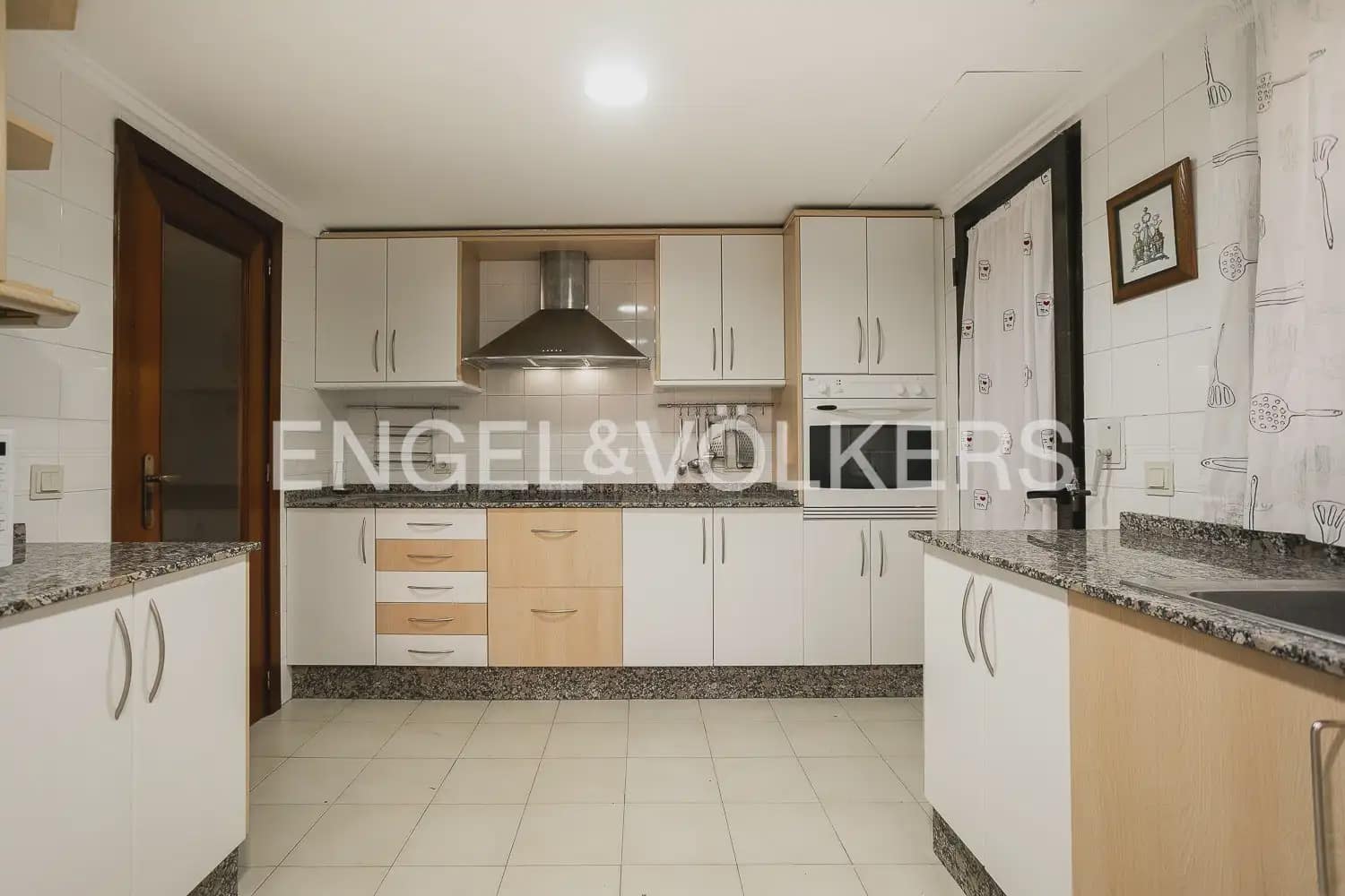 5 makuuhuone Asunto myytävänä paikassa Valencia kaupunki - 692 500 € (Ref: 10060869)