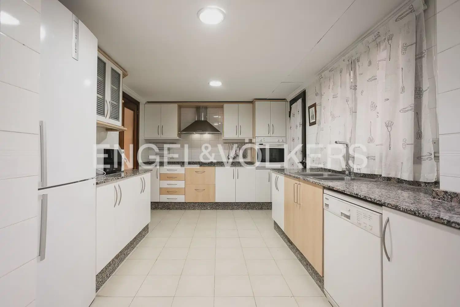 5 makuuhuone Asunto myytävänä paikassa Valencia kaupunki - 692 500 € (Ref: 10060869)