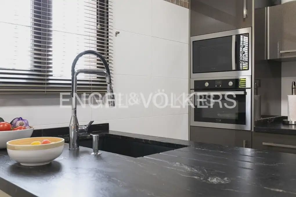 3 makuuhuone Huvila myytävänä paikassa Valencia kaupunki mukana 
autotalli - 1 650 000 € (Ref: 10060870)