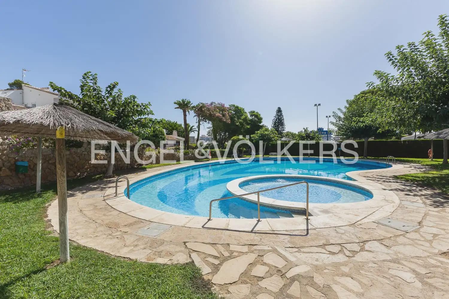 Pareado de 4 habitaciones en Cullera en venta con piscina garaje - 670.000 € (Ref: 10060871)