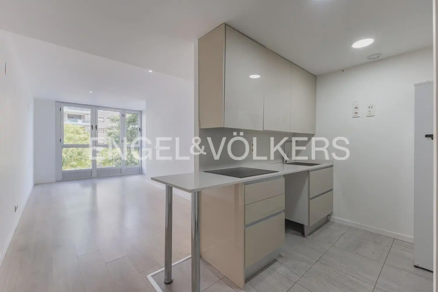 1 soverom Leilighet til salgs i Valencia by med svømmebasseng garasje - € 350 000 (Ref: 10060963)