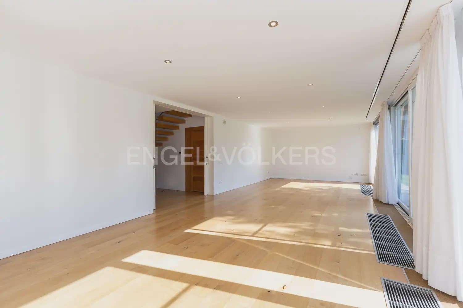 Chalet de 5 habitaciones en Bétera en alquiler con piscina garaje - 6.500 € (Ref: 10060965)