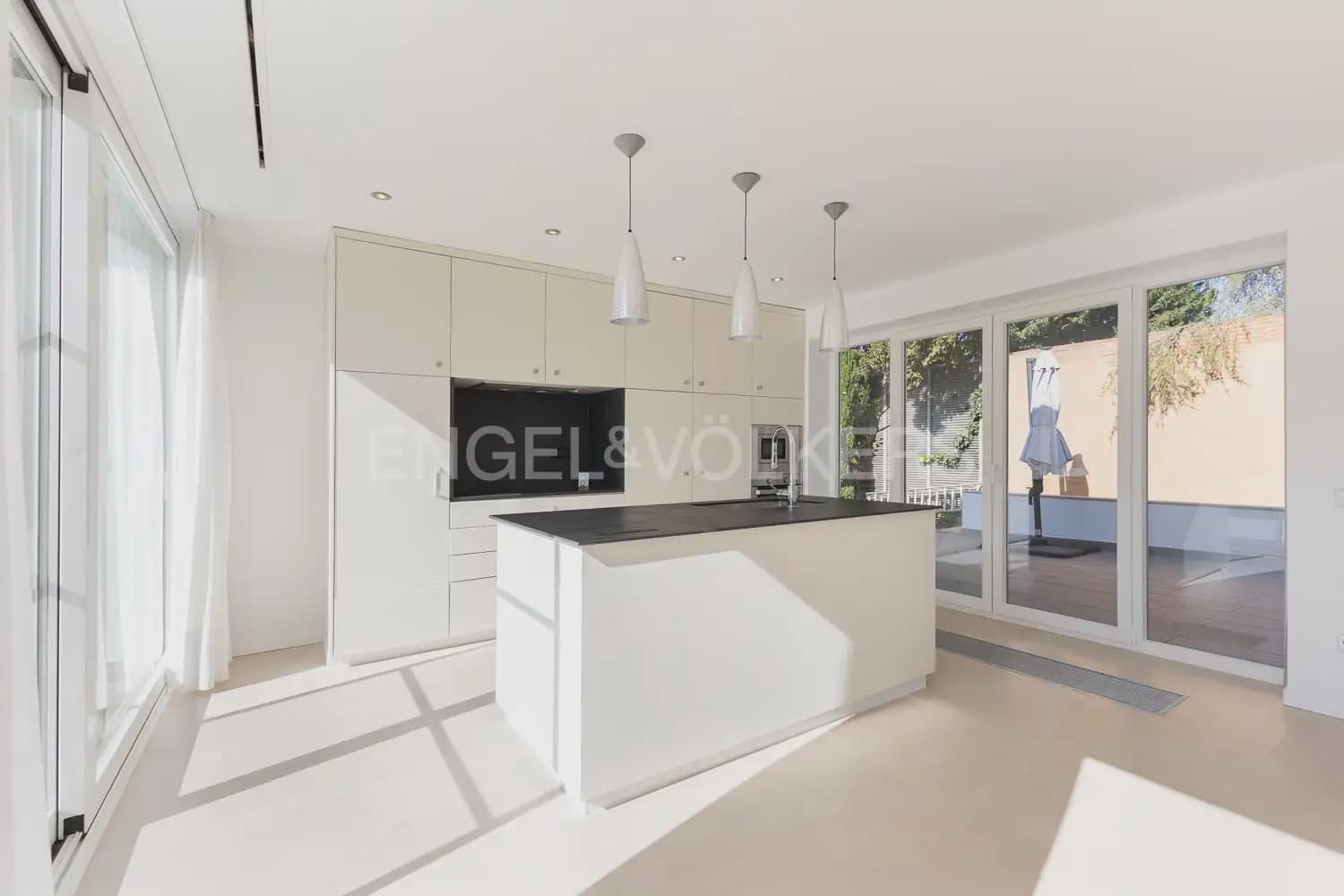 Chalet de 5 habitaciones en Bétera en alquiler con piscina garaje - 6.500 € (Ref: 10060965)