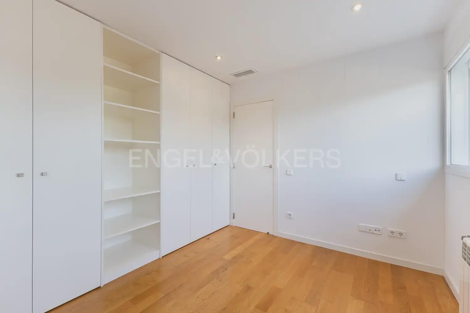 Chalet de 5 habitaciones en Bétera en alquiler con piscina garaje - 6.500 € (Ref: 10060965)