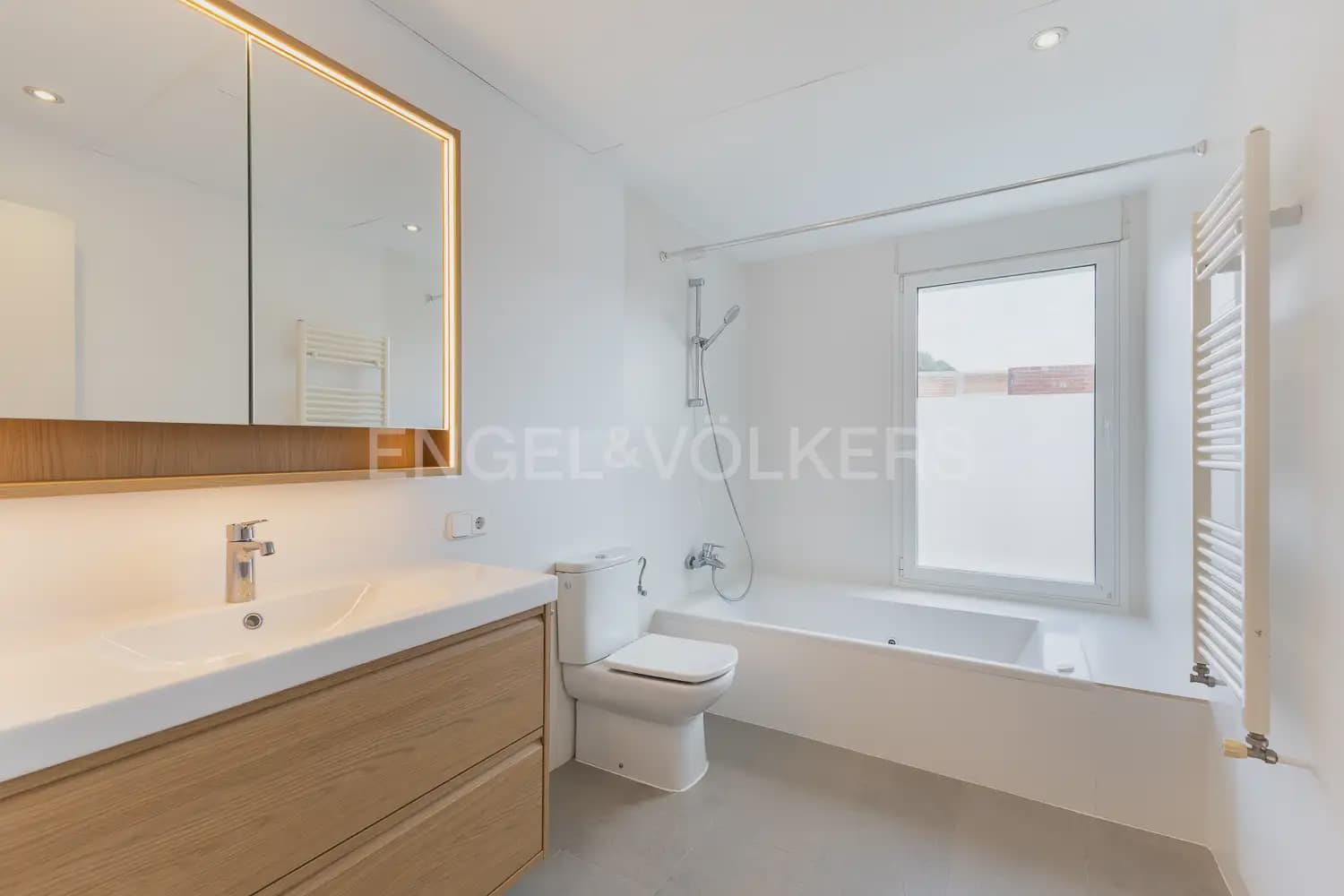 Chalet de 5 habitaciones en Bétera en alquiler con piscina garaje - 6.500 € (Ref: 10060965)