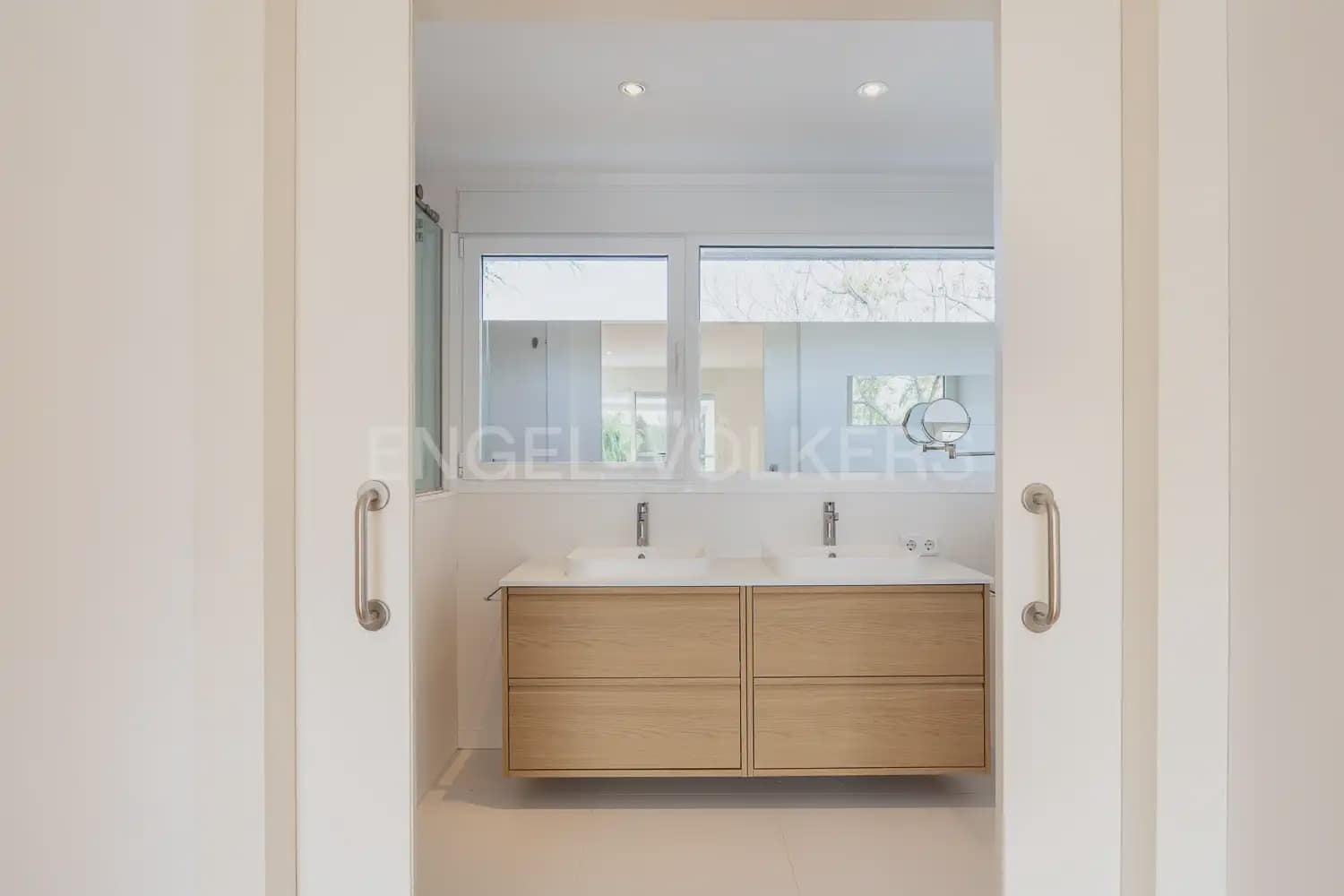 Chalet de 5 habitaciones en Bétera en alquiler con piscina garaje - 6.500 € (Ref: 10060965)