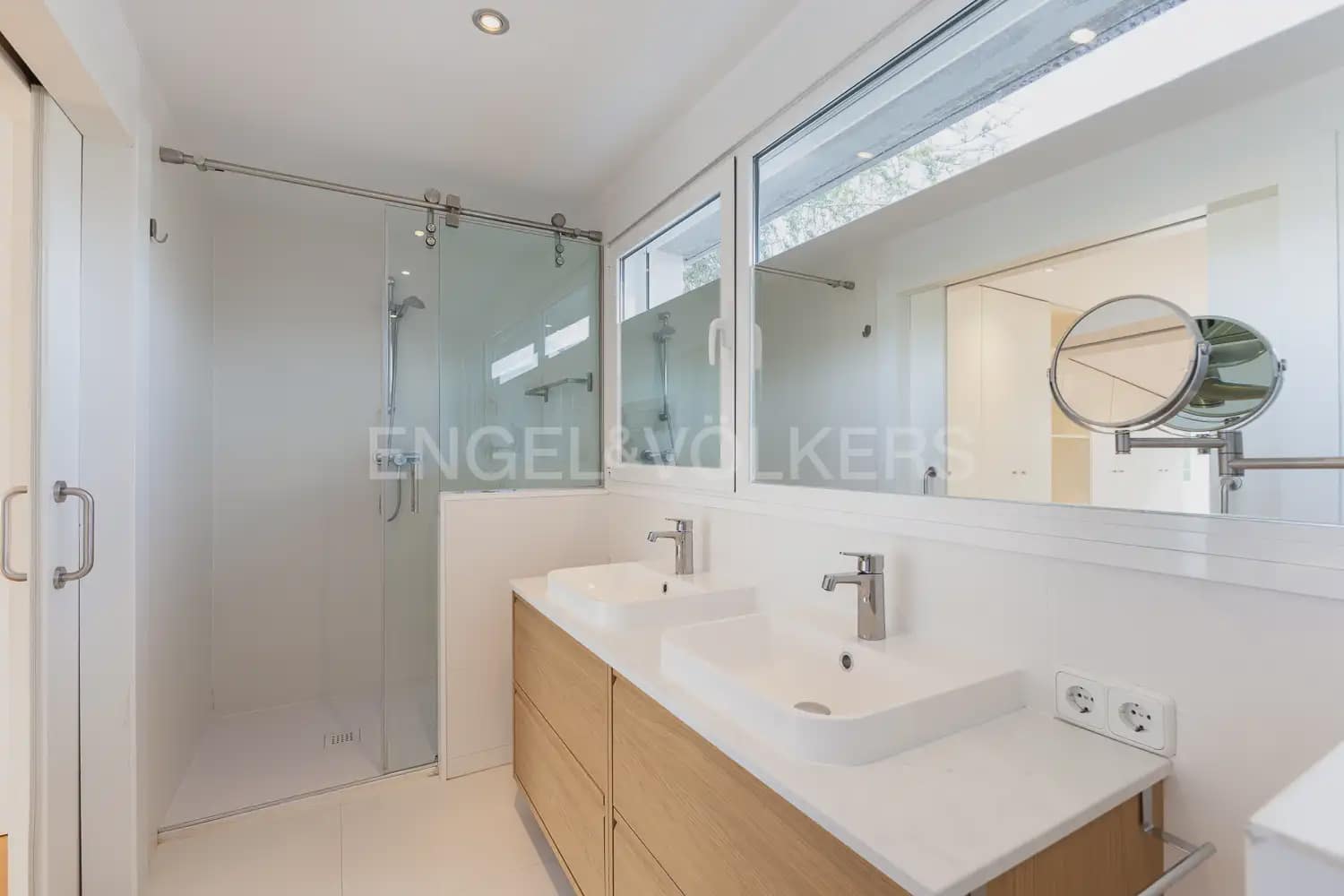 Chalet de 5 habitaciones en Bétera en alquiler con piscina garaje - 6.500 € (Ref: 10060965)