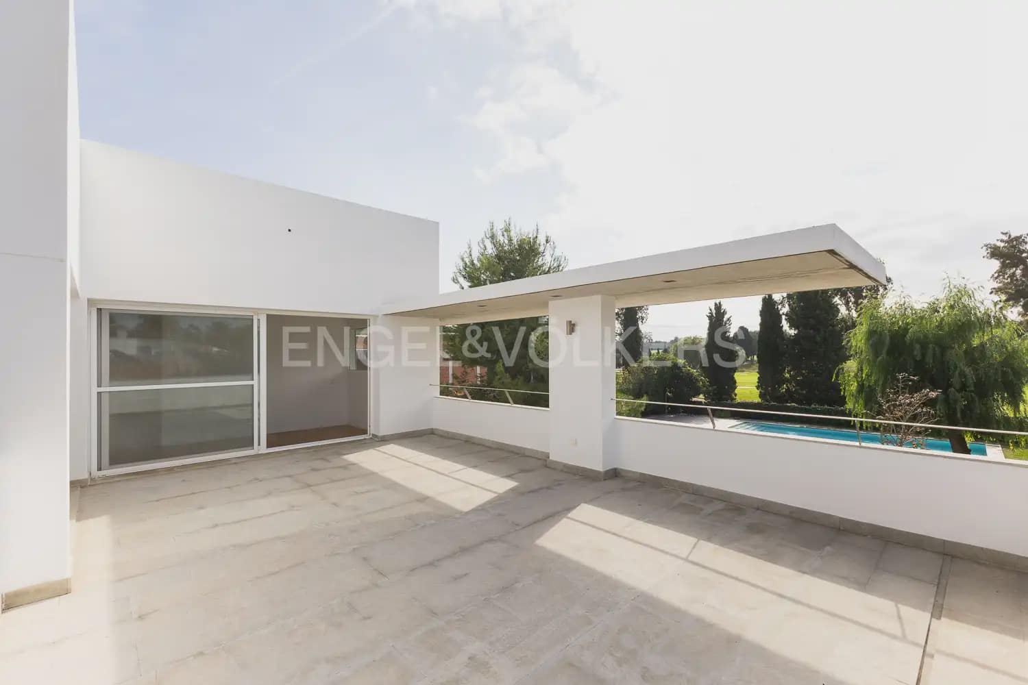 Chalet de 5 habitaciones en Bétera en alquiler con piscina garaje - 6.500 € (Ref: 10060965)