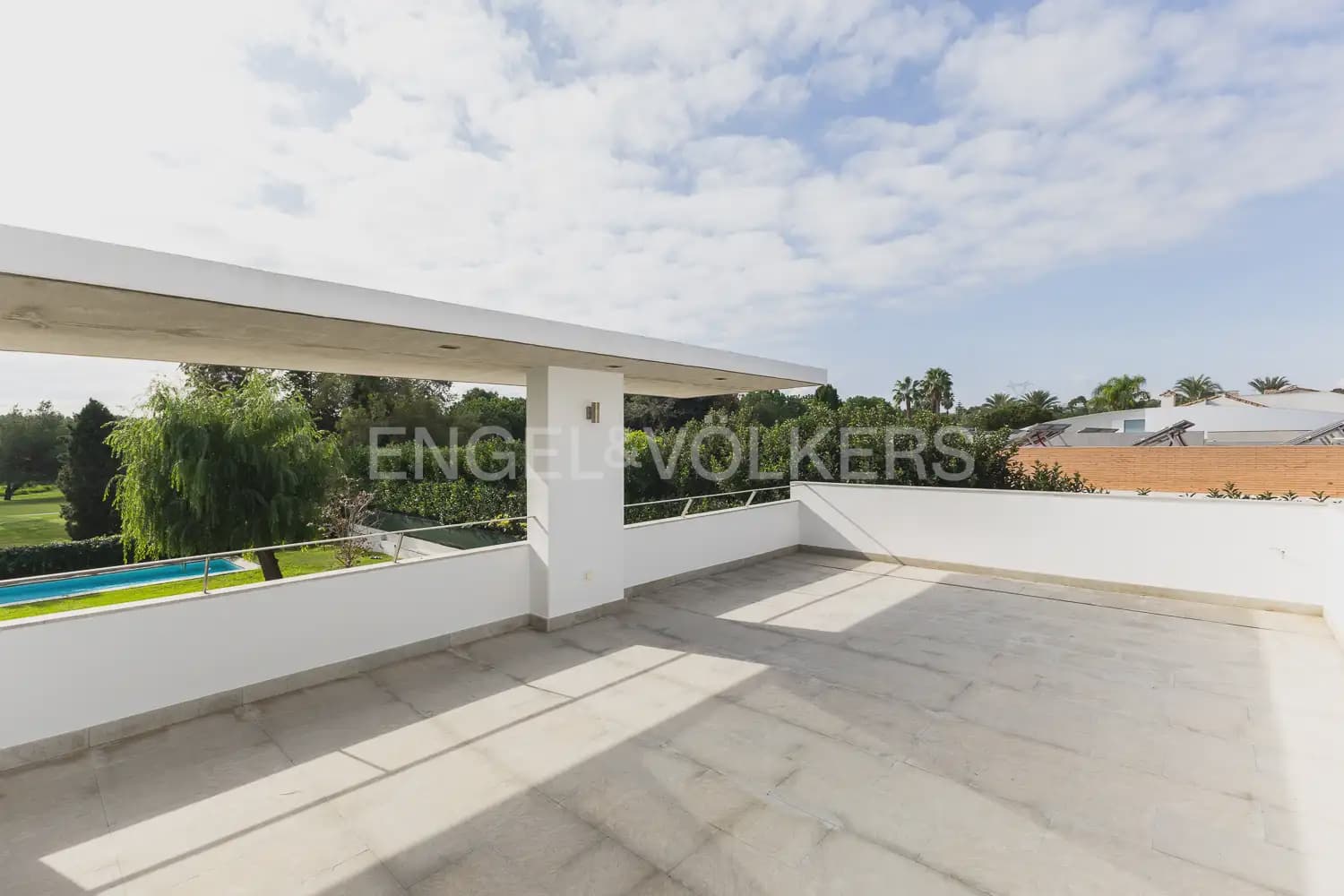 Chalet de 5 habitaciones en Bétera en alquiler con piscina garaje - 6.500 € (Ref: 10060965)