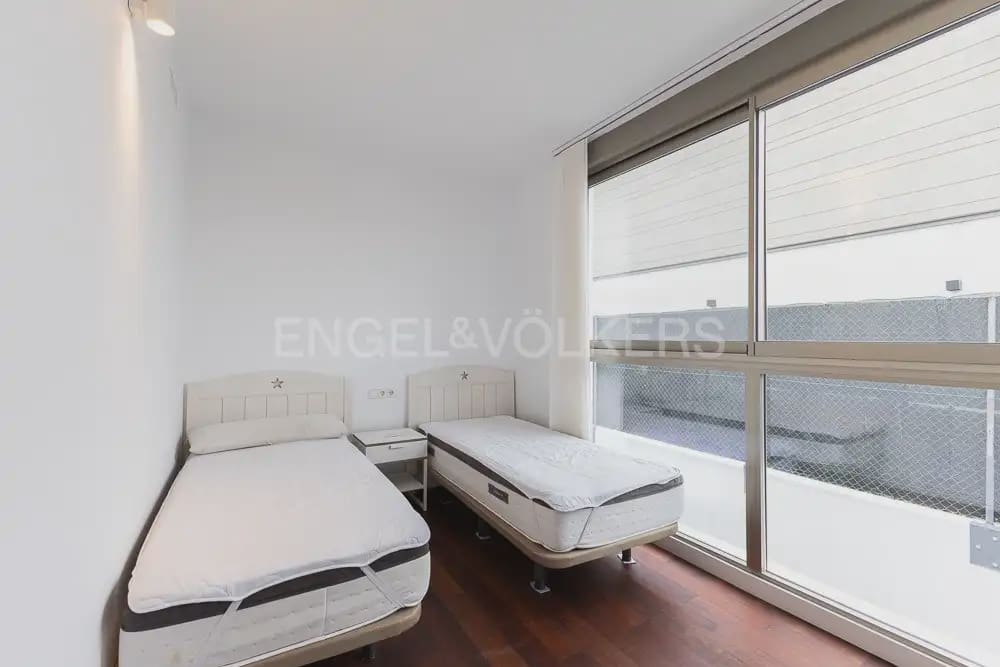 5 quarto Moradia para arrendar em Godella com piscina garagem - 3 500 € (Ref: 10060966)