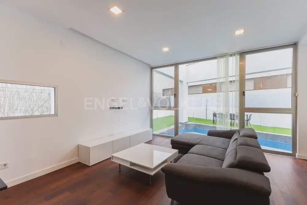 5 quarto Moradia para arrendar em Godella com piscina garagem - 3 500 € (Ref: 10060966)