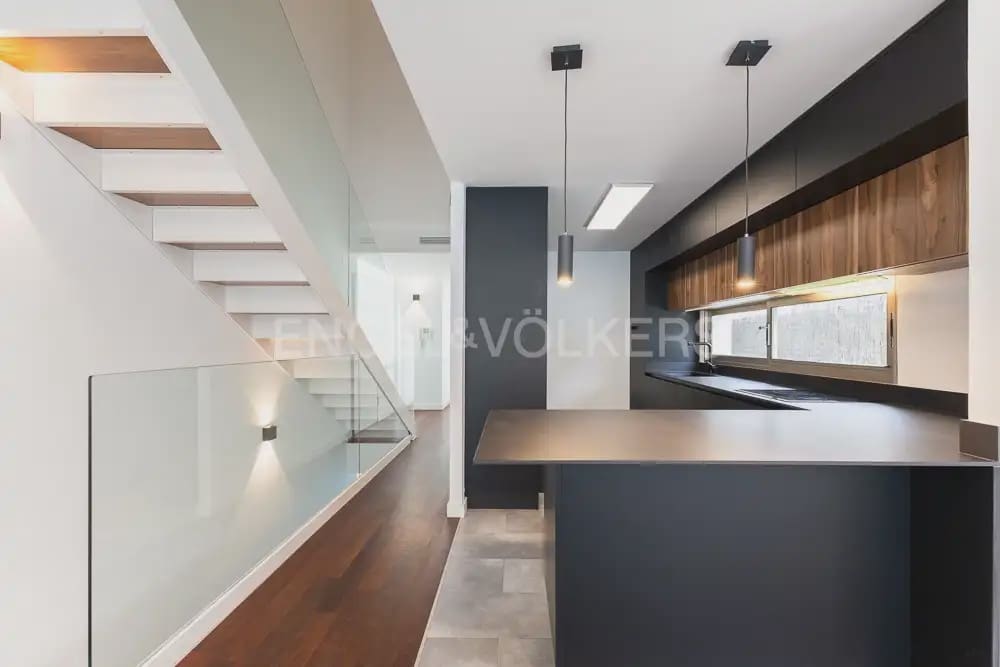 5 quarto Moradia para arrendar em Godella com piscina garagem - 3 500 € (Ref: 10060966)