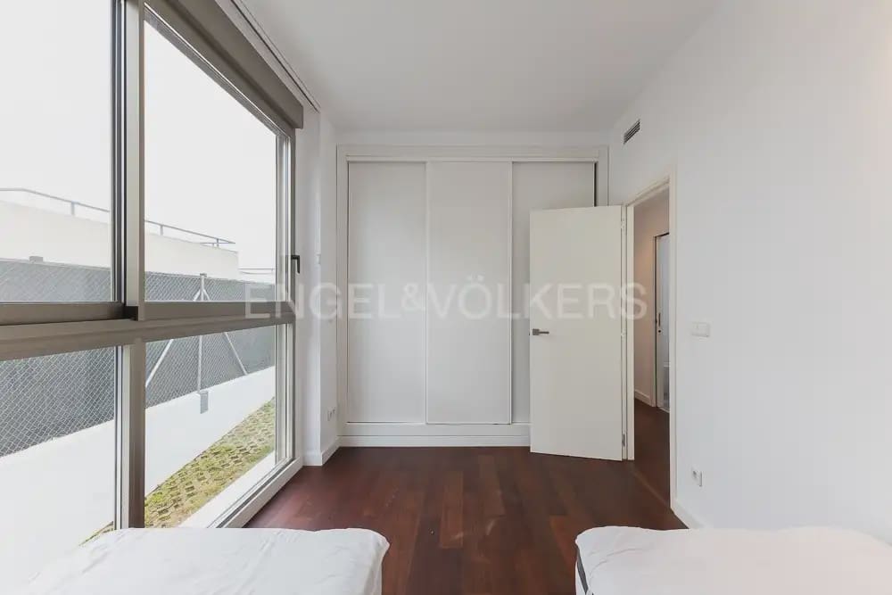 5 quarto Moradia para arrendar em Godella com piscina garagem - 3 500 € (Ref: 10060966)