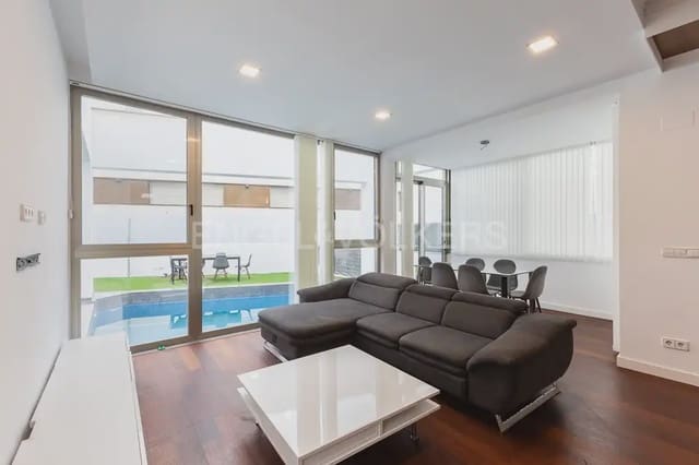 Villa/Maison de 5 chambres à louer à Godella - 3 500 € (Ref: 10060966)